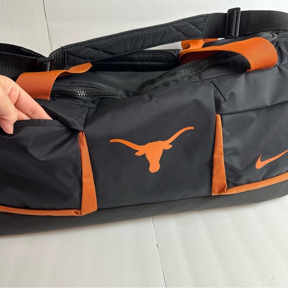 ❌SOLD❌Nike Large Duffel Bag Texas Longhorns Training Black Orange Pockets Gym - Picture 3 of 16